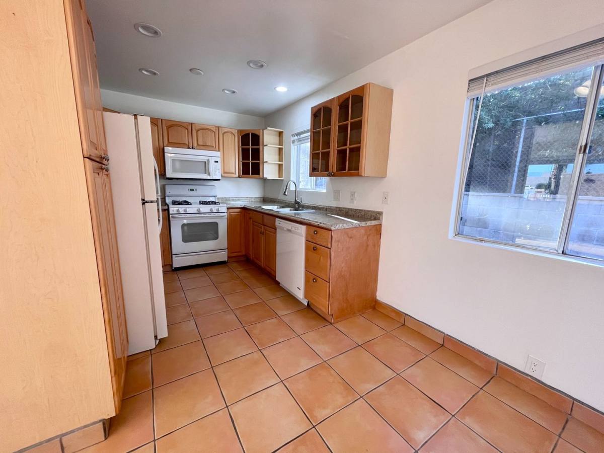 Apartment for rent at 73555 Shadow Mountain Dr, Palm Desert, CA 92260