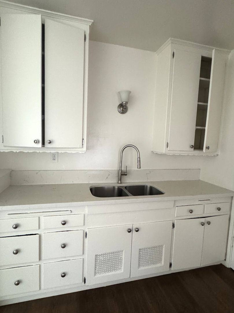 Apartment for rent at 8139 Hoover St, Los Angeles, CA 90044