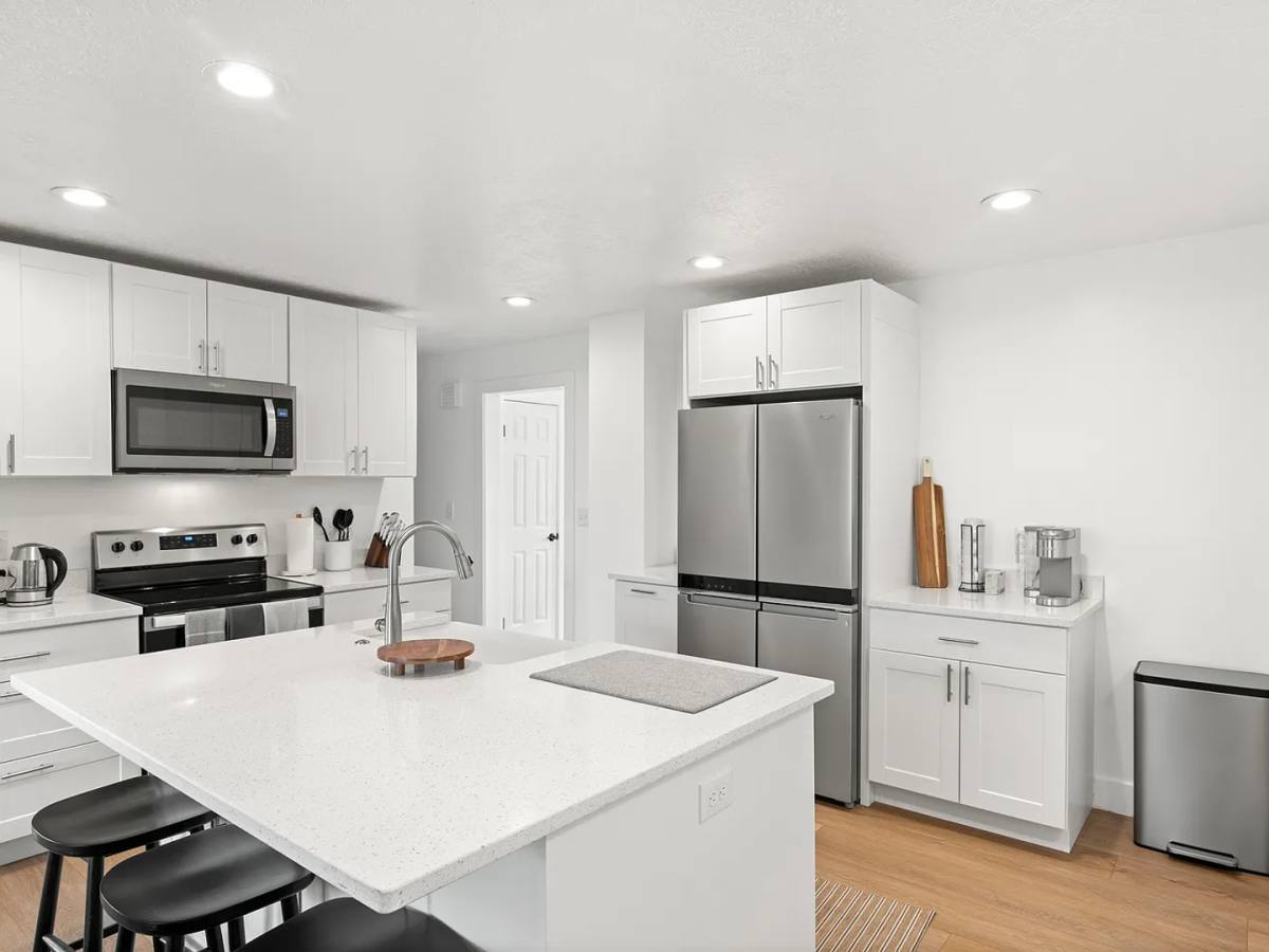 House for rent at 940 E Buddlea Dr, Sandy, UT 84094