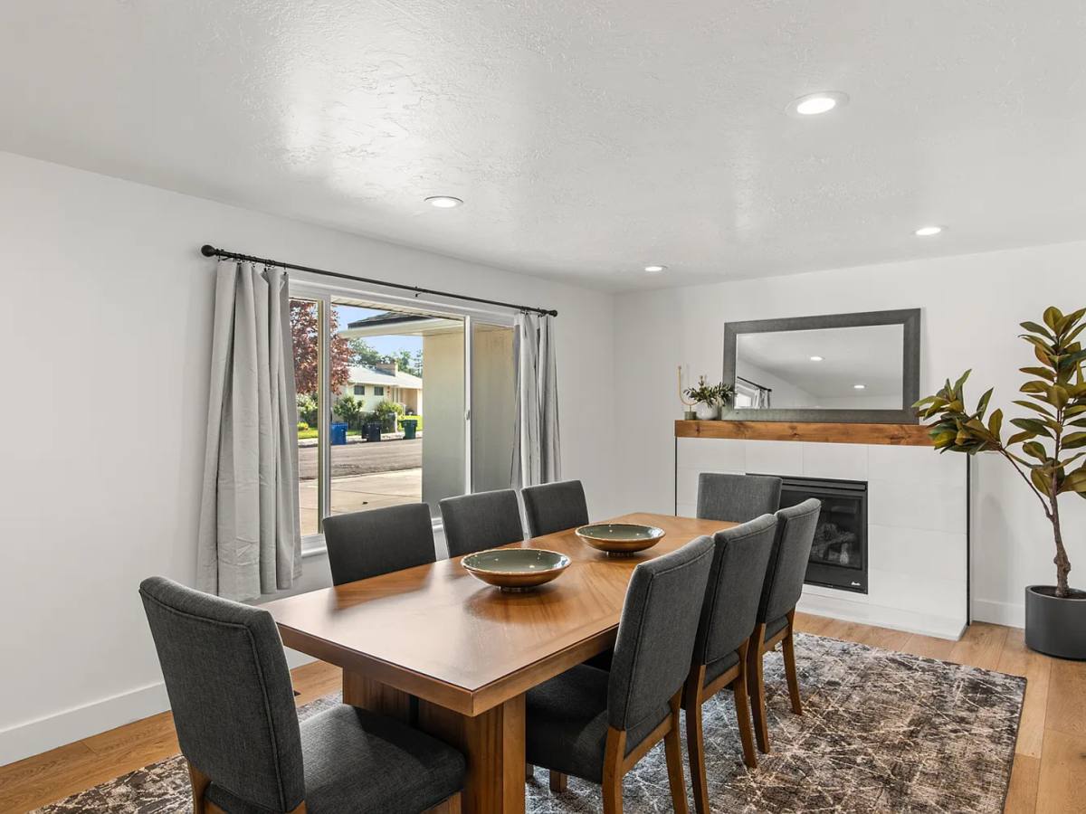 House for rent at 940 E Buddlea Dr, Sandy, UT 84094