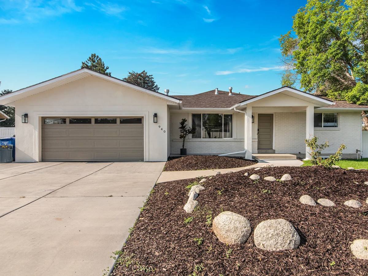 House for rent at 940 E Buddlea Dr, Sandy, UT 84094