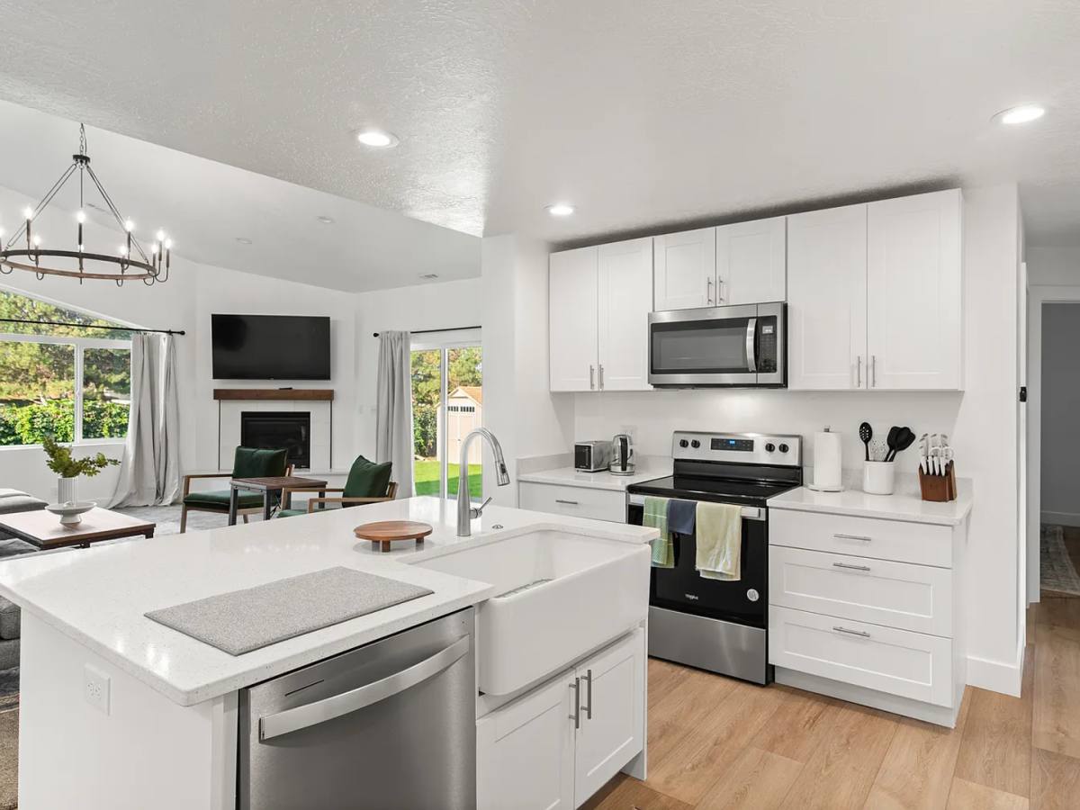House for rent at 940 E Buddlea Dr, Sandy, UT 84094