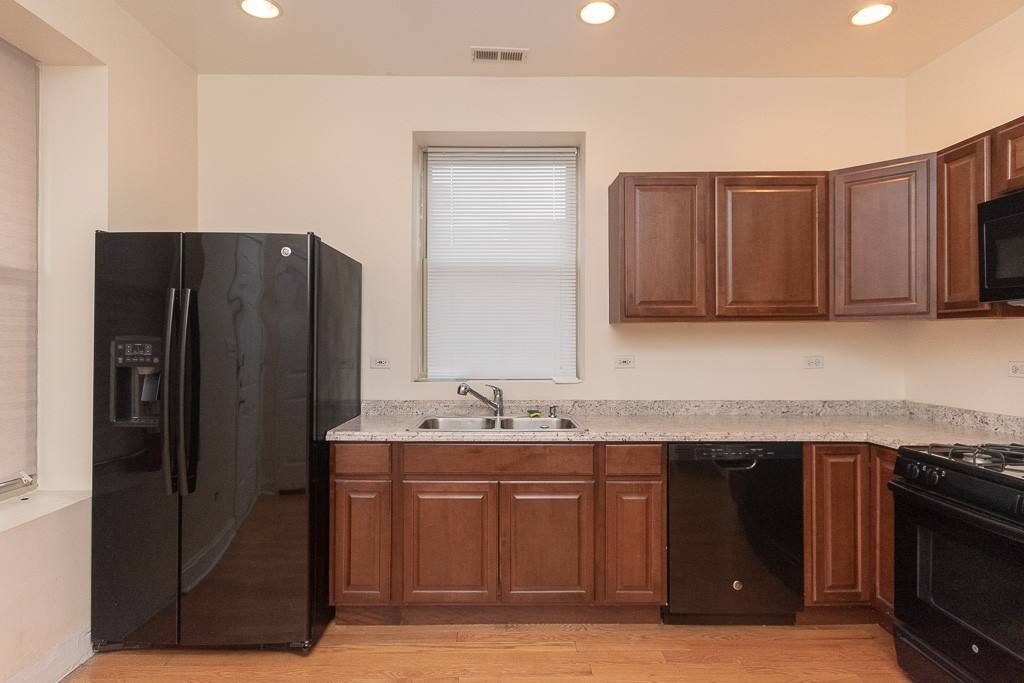Apartment for rent at 2535 Kildare #9Q, Chicago, IL 60639