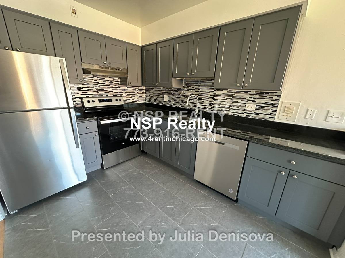 Apartment for rent at 1653 Oakwood #2C, Des Plaines, IL 60016