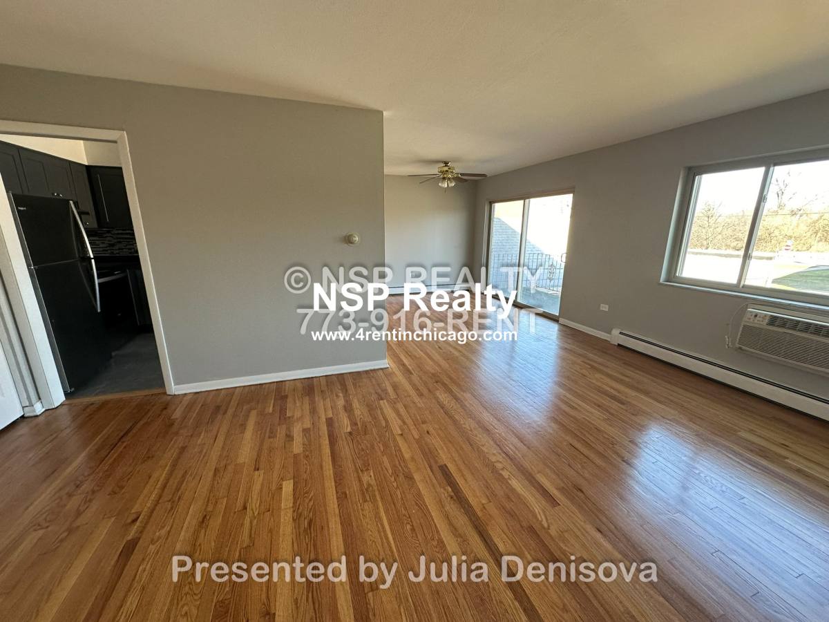 Apartment for rent at 1653 Oakwood #2C, Des Plaines, IL 60016