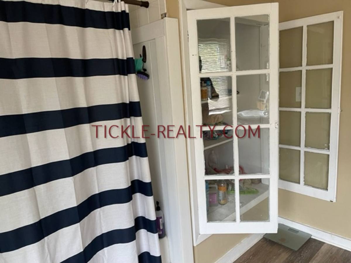 Apartment for rent at 1095 Park Ave, Rochester, NY 14610