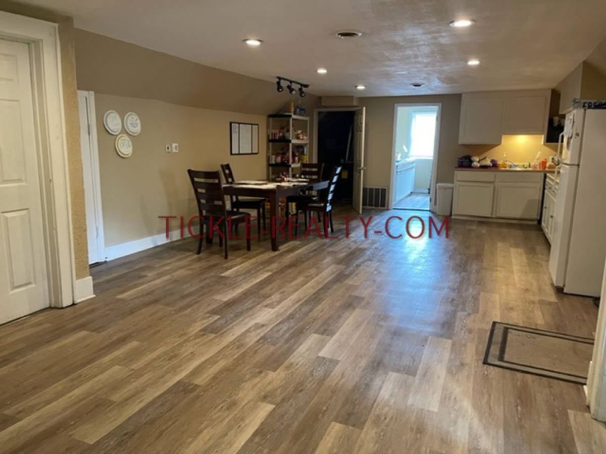 Apartment for rent at 1095 Park Ave, Rochester, NY 14610
