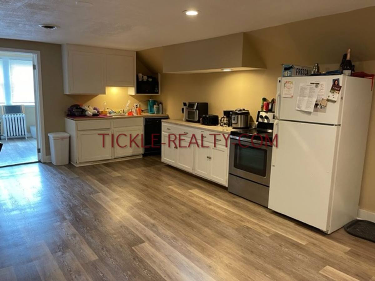 Apartment for rent at 1095 Park Ave, Rochester, NY 14610