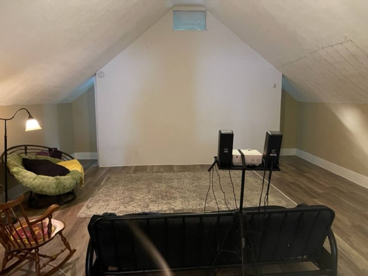Apartment for rent at 1095 Park Ave, Rochester, NY 14610
