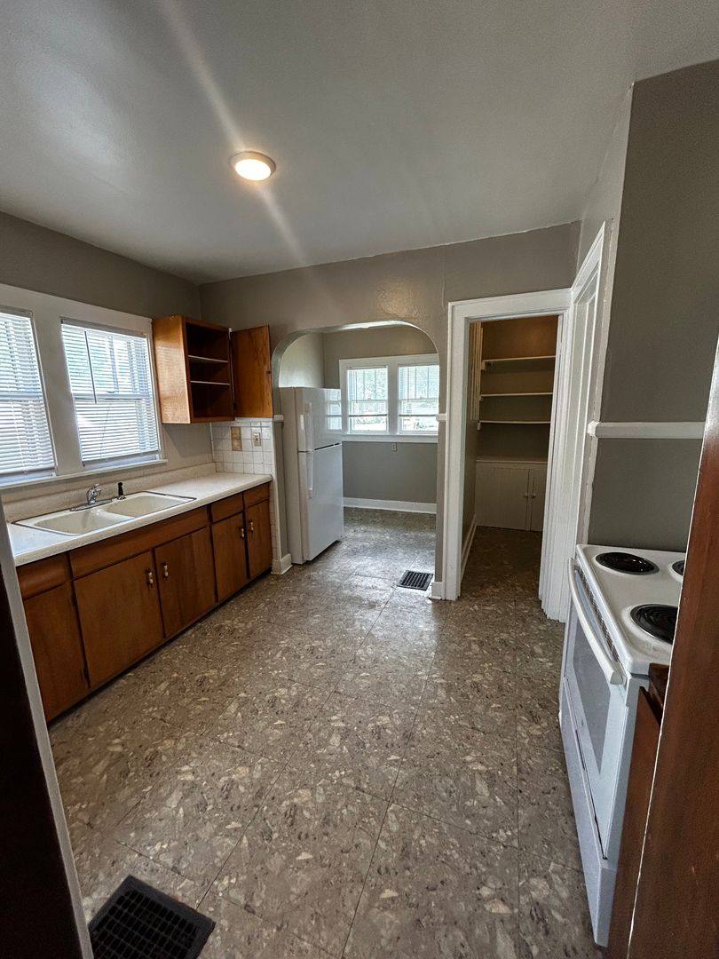 Apartment for rent at 1112-1114 S Washington St, Kokomo, IN 46902
