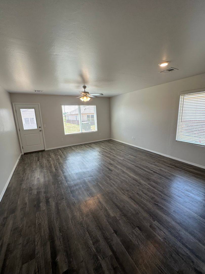 House for rent at 11620 Krew Way, Yukon, OK 73099