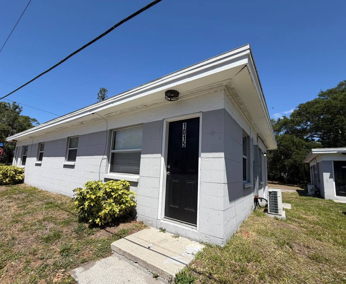Apartment for rent at 1006 Vine Ave, Clearwater, FL 33755