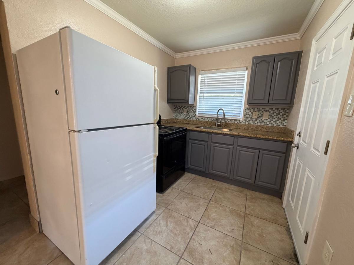 Apartment for rent at 1006 Vine Ave, Clearwater, FL 33755