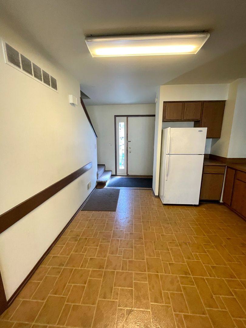 Apartment for rent at 1425 1427 S State St, Ann Arbor, MI 48104