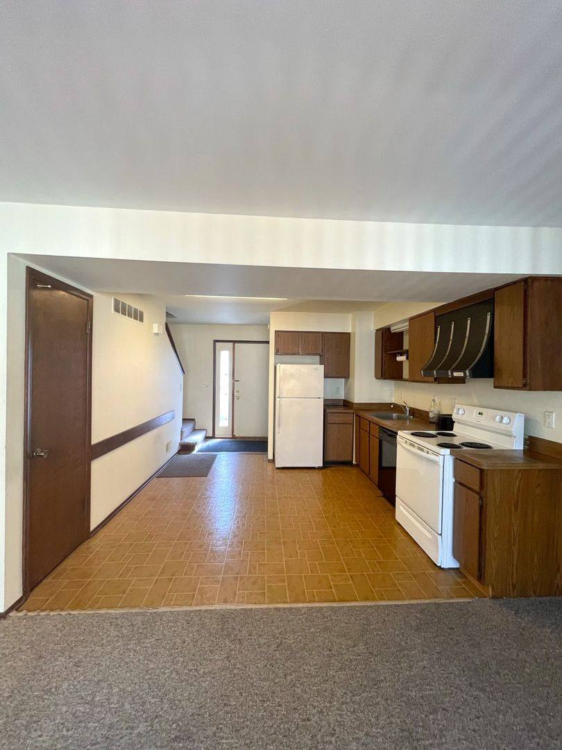 Apartment for rent at 1425 1427 S State St, Ann Arbor, MI 48104