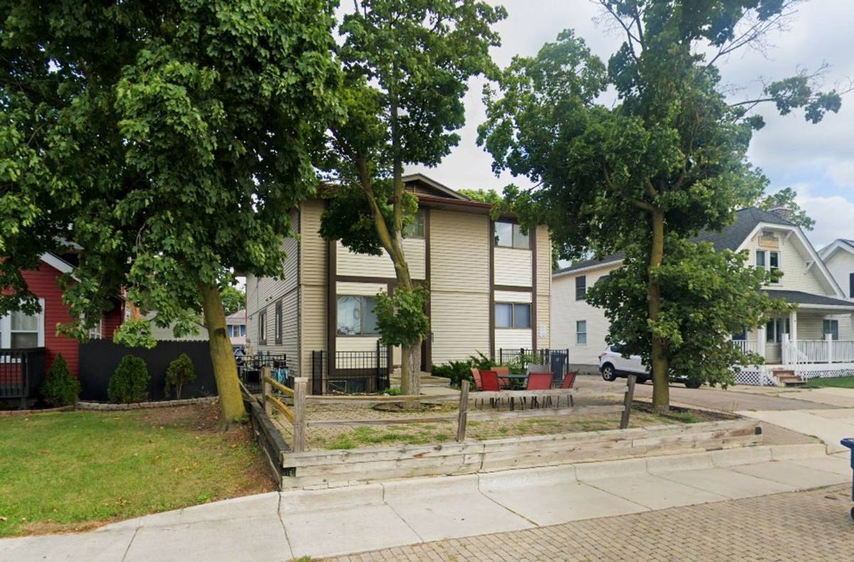 Apartment for rent at 1425 1427 S State St, Ann Arbor, MI 48104