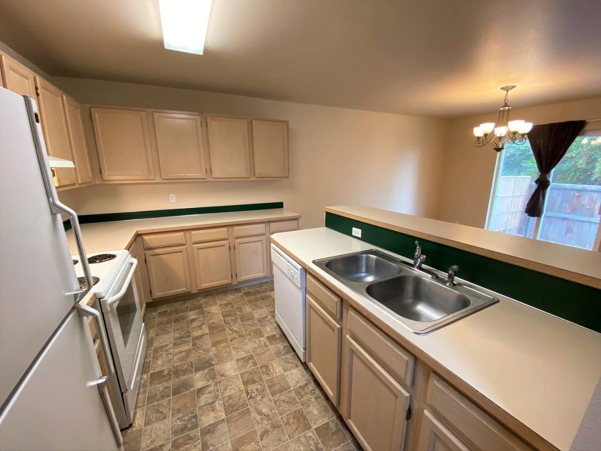 Apartment for rent at 406 E Helena Ave, Ellensburg, WA 98926