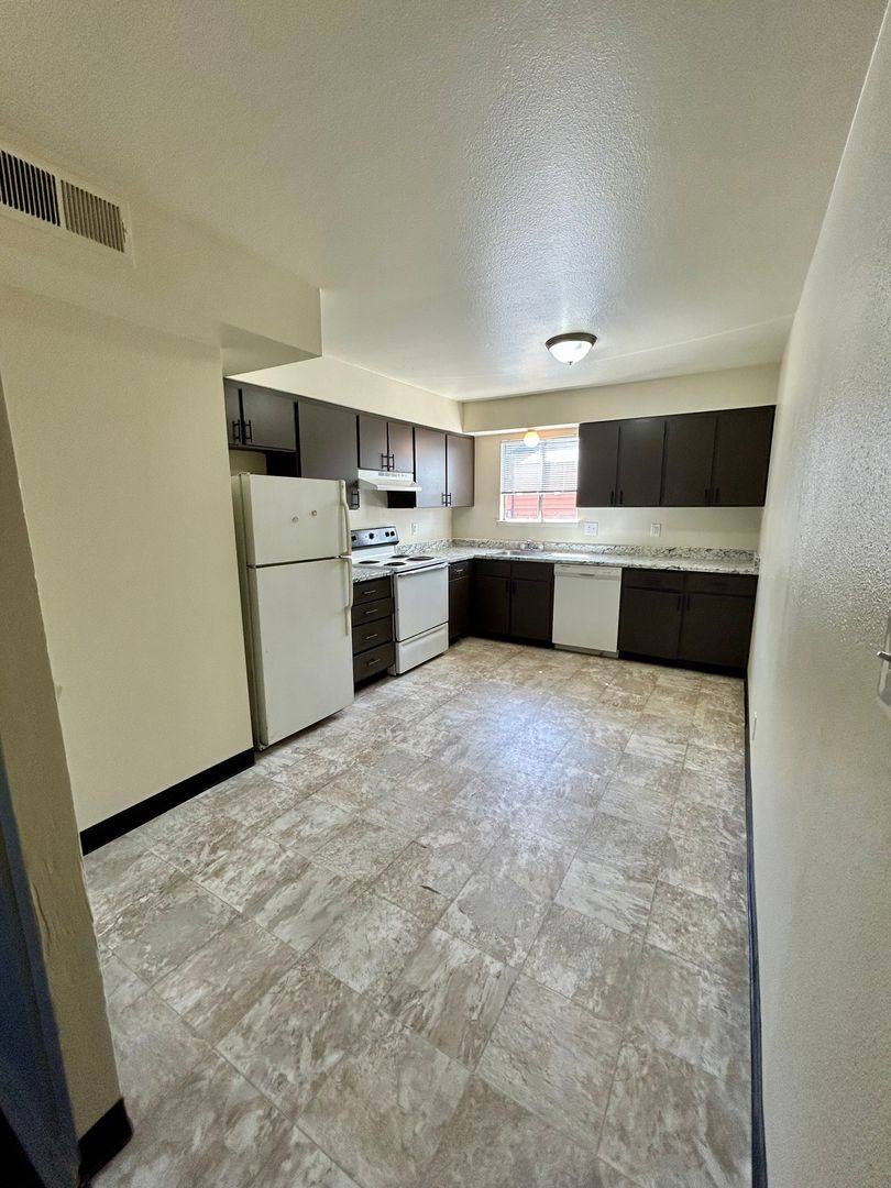 Apartment for rent at 1295 Downard Lane, Redding, CA 96002