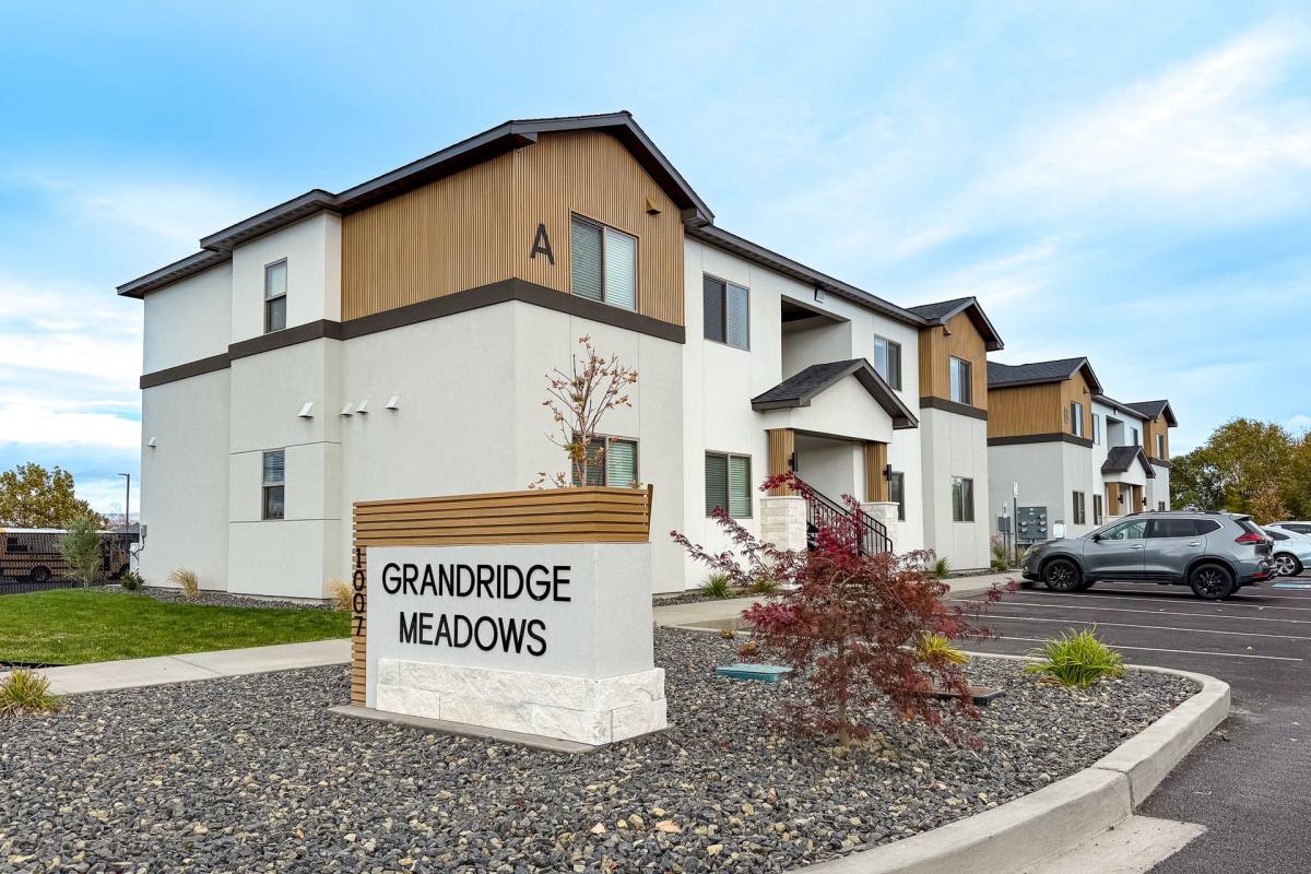 Apartment for rent at 1007 Grandridge Rd, Grandview, WA 98930