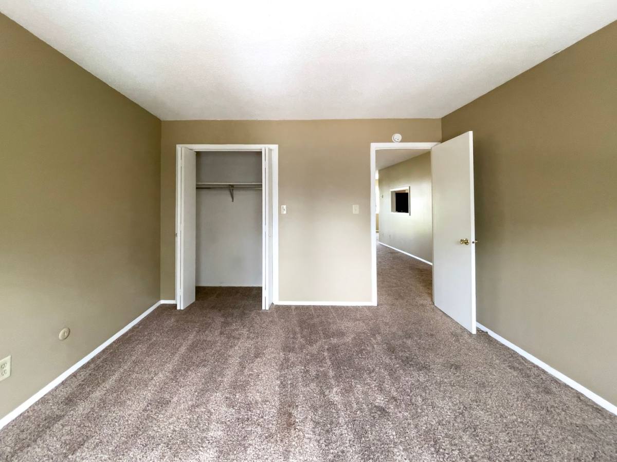Apartment for rent at 920 N Linden St, Muncie, IN 47303