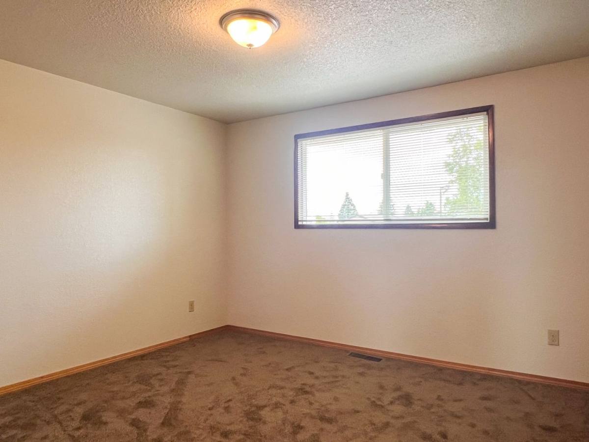 Apartment for rent at 155 S 8th St, Lebanon, OR 97355