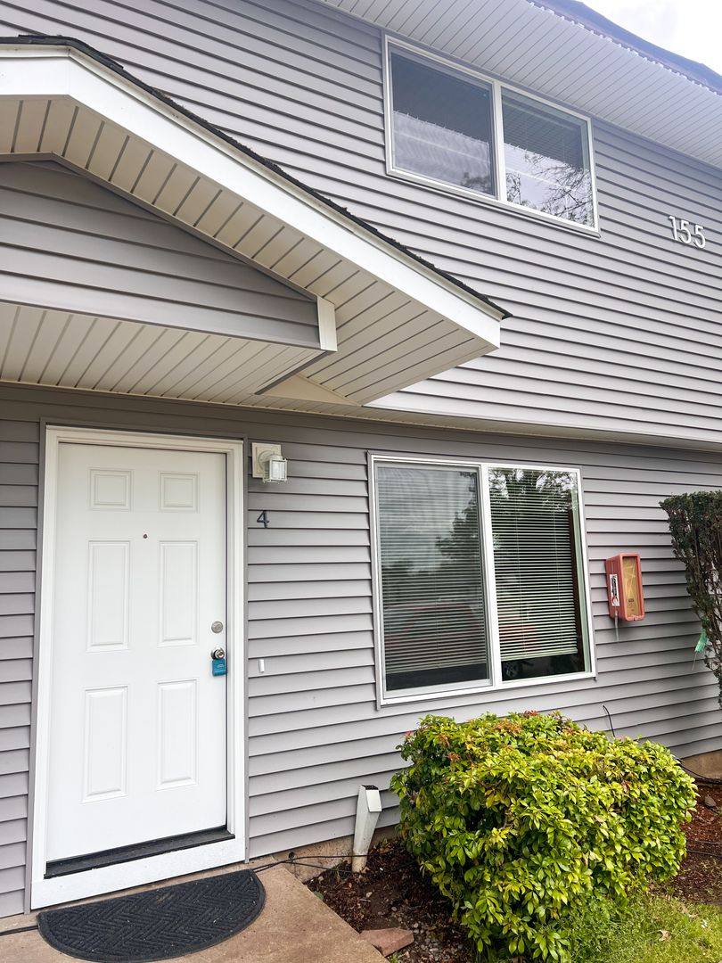Apartment for rent at 155 S 8th St, Lebanon, OR 97355