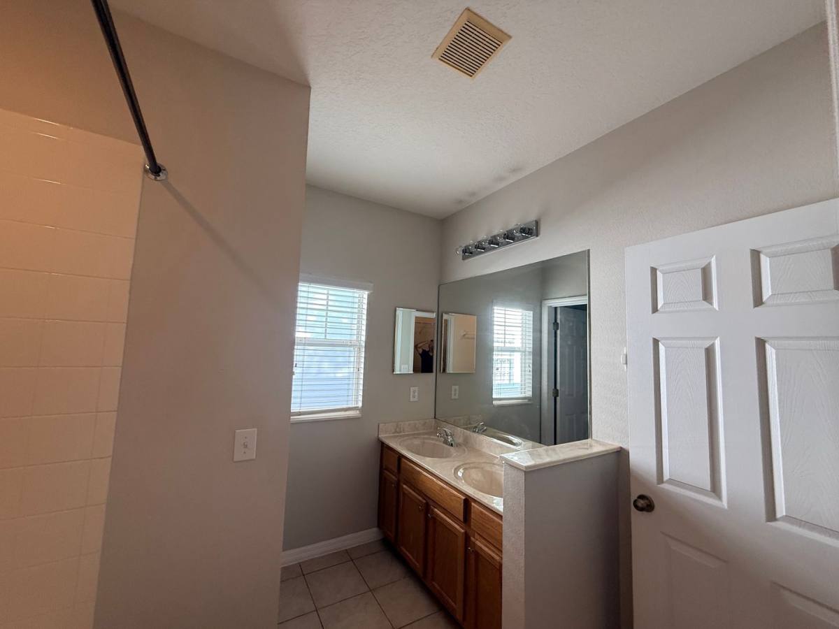 House for rent at 1110 Oak Pond Dr, Kissimmee, FL 34747