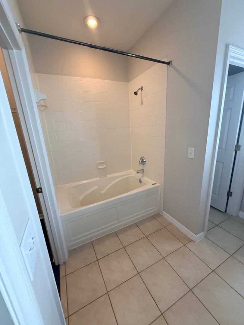 House for rent at 1110 Oak Pond Dr, Kissimmee, FL 34747