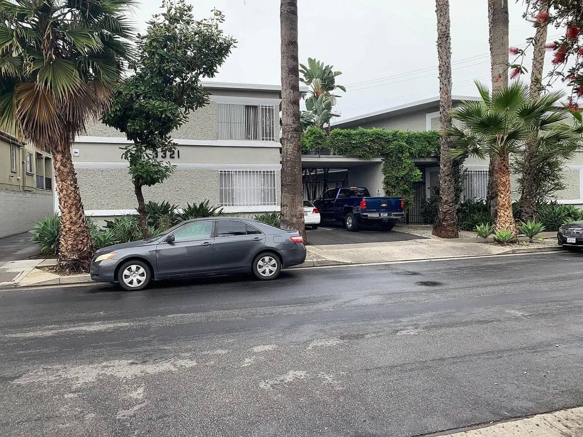 Apartment for rent at 3321 Canfield Ave, Los Angeles, CA 90034
