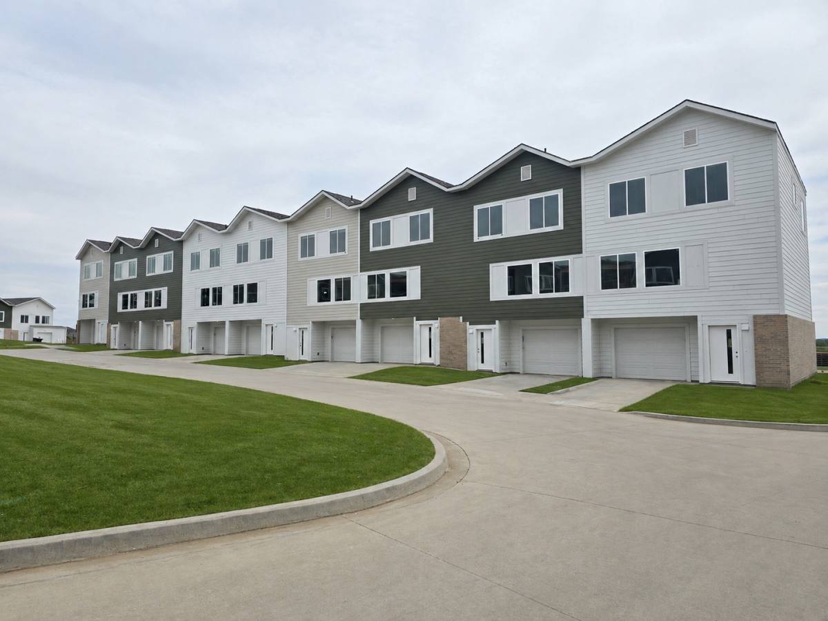 Apartment for rent at 6950 Wren Court, Papillion, NE 68133