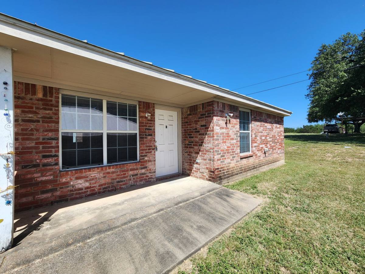 811 E Ave, Lampasas, TX 76550