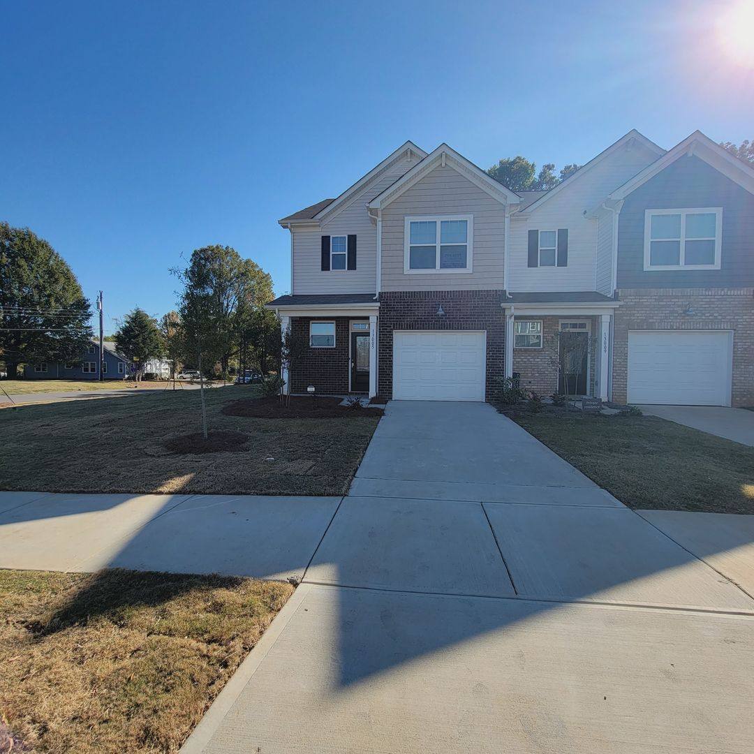 Townhouse for rent at 13005 Cottage Crest Lane, Charlotte, NC 28273