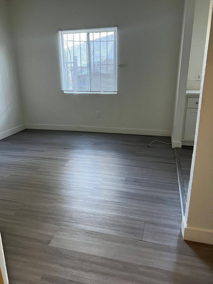 Apartment for rent at 211 E 55th St, Los Angeles, CA 90011