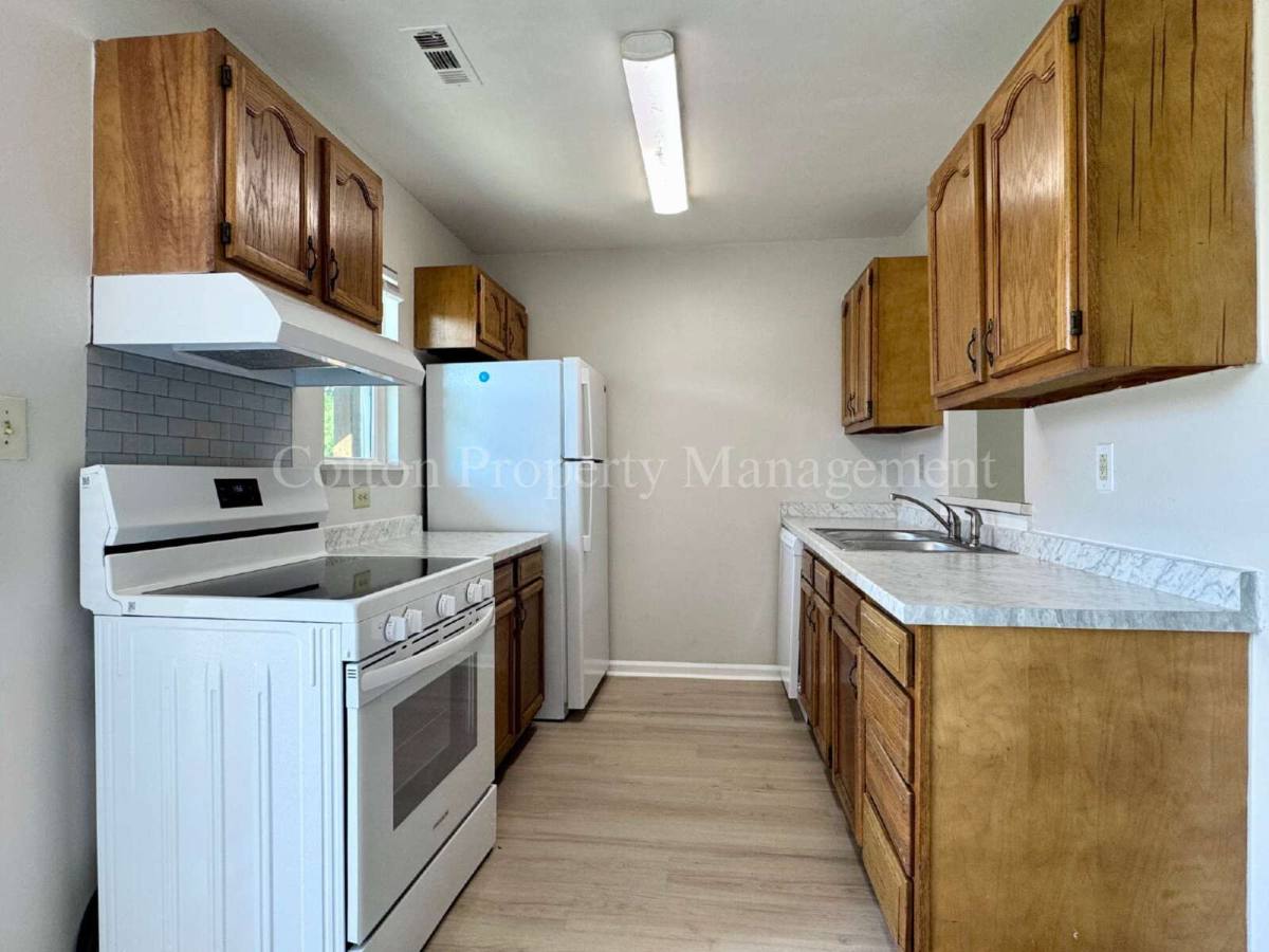 Apartment for rent at 315 S Dudley St #13, Burgaw, NC 28425