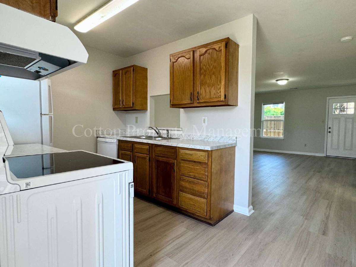 Apartment for rent at 315 S Dudley St #13, Burgaw, NC 28425