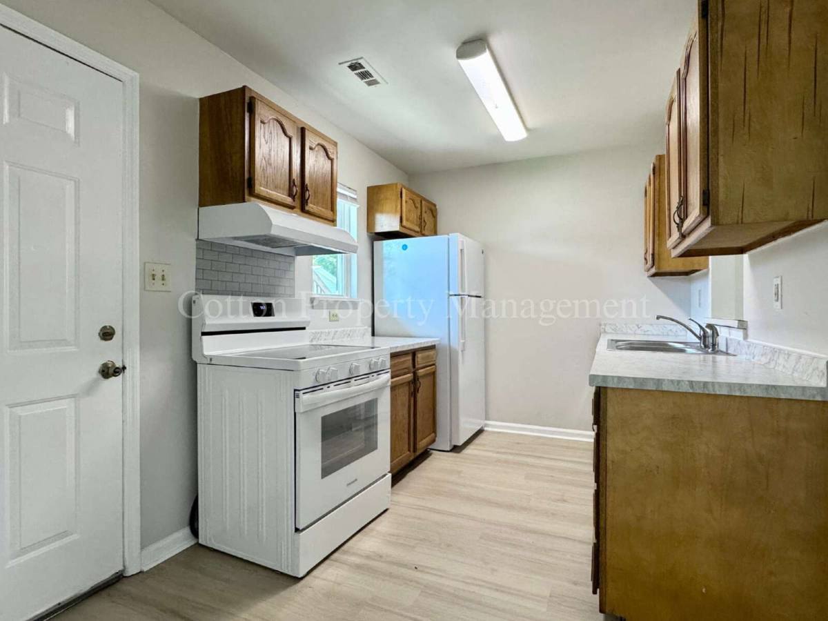Apartment for rent at 315 S Dudley St #13, Burgaw, NC 28425