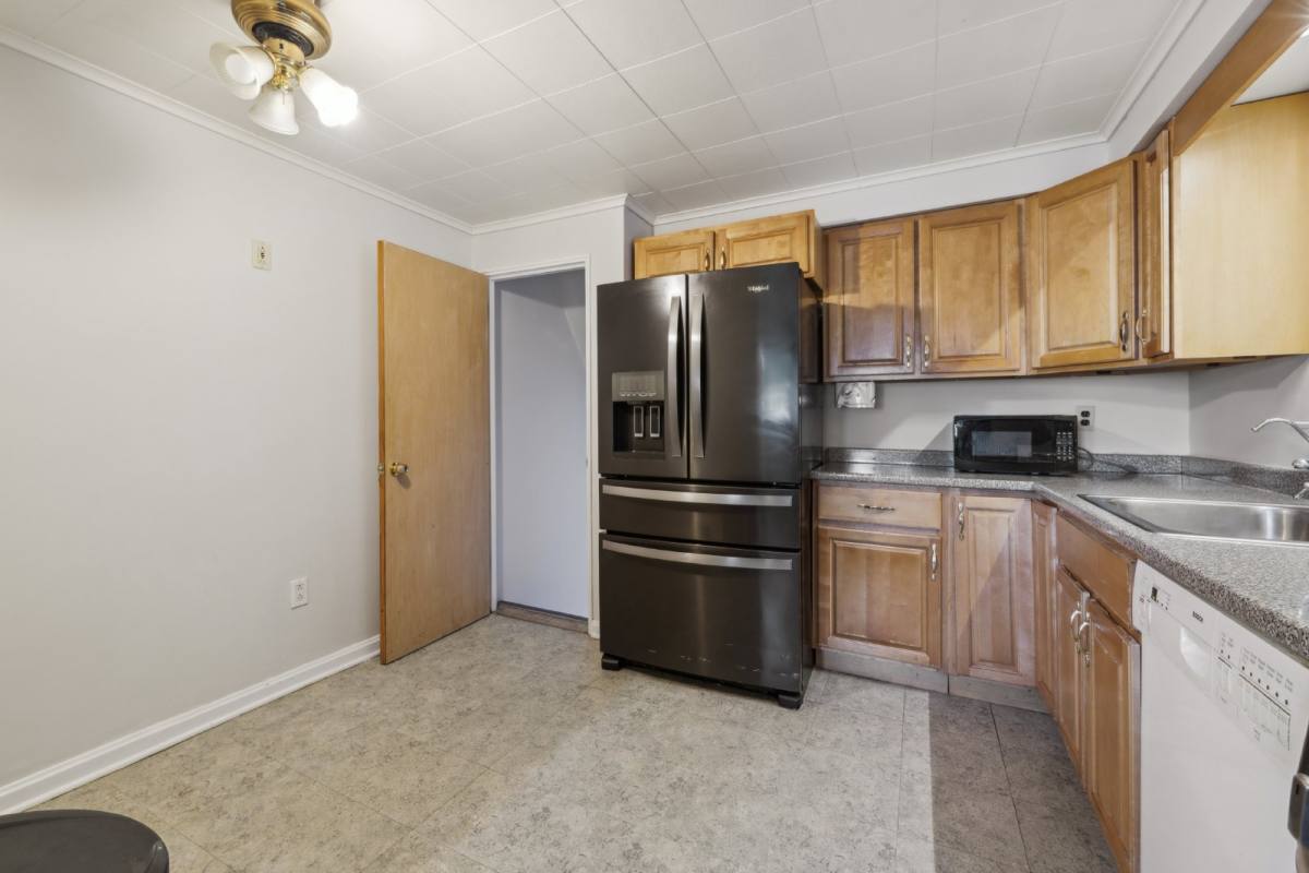 House for rent at 49 Story Rd, Aston, PA 19014