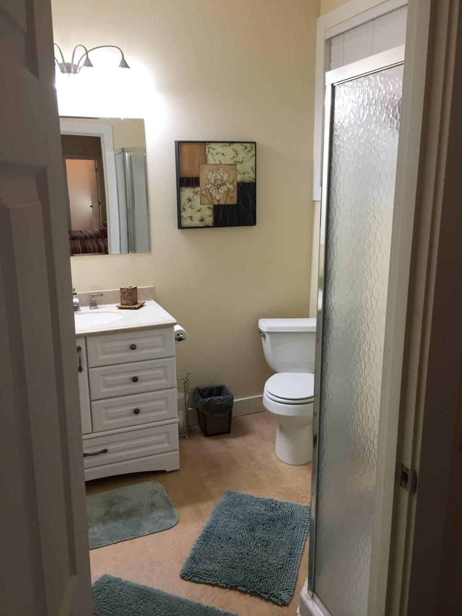 Apartment for rent at 1006 E 2nd St #1, The Dalles, OR 97058