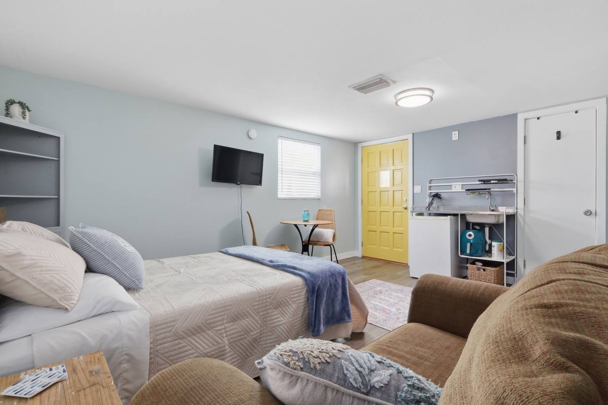 Apartment for rent at 587 Dixie Highway 1, Tarpon Springs, FL 34689