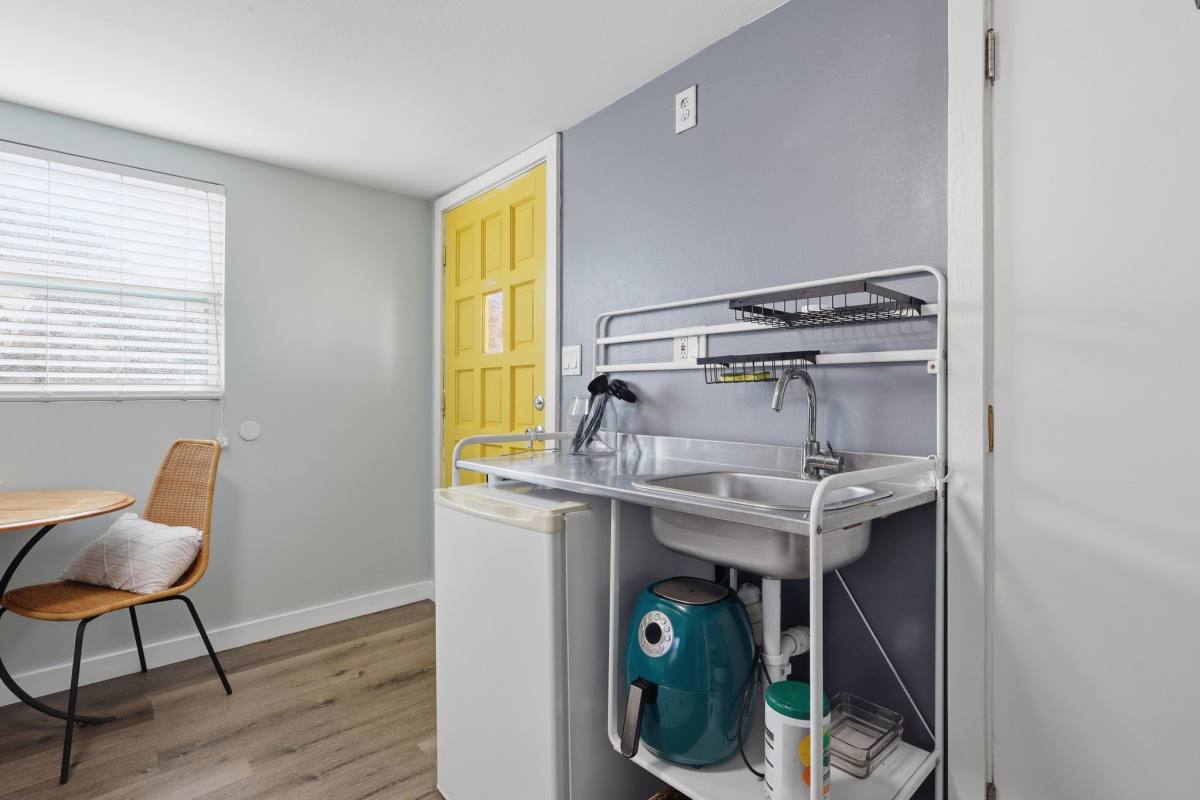 Apartment for rent at 587 Dixie Highway 1, Tarpon Springs, FL 34689