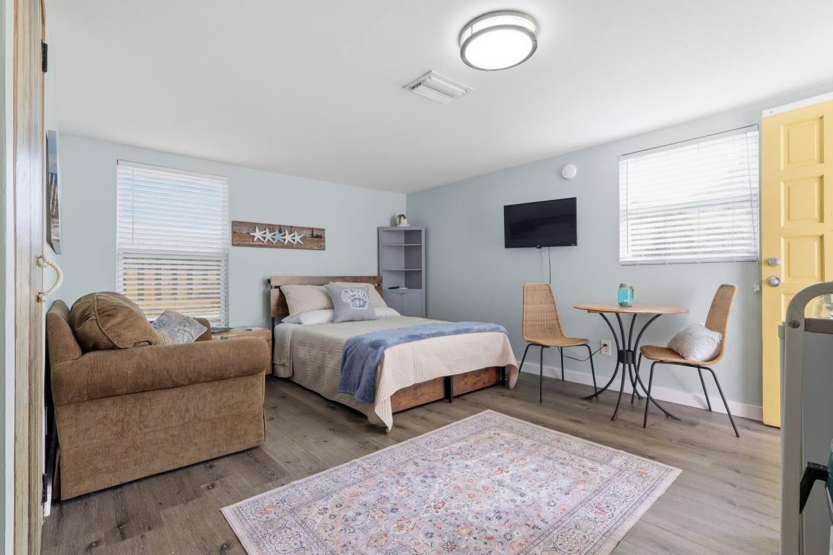 Apartment for rent at 587 Dixie Highway 1, Tarpon Springs, FL 34689
