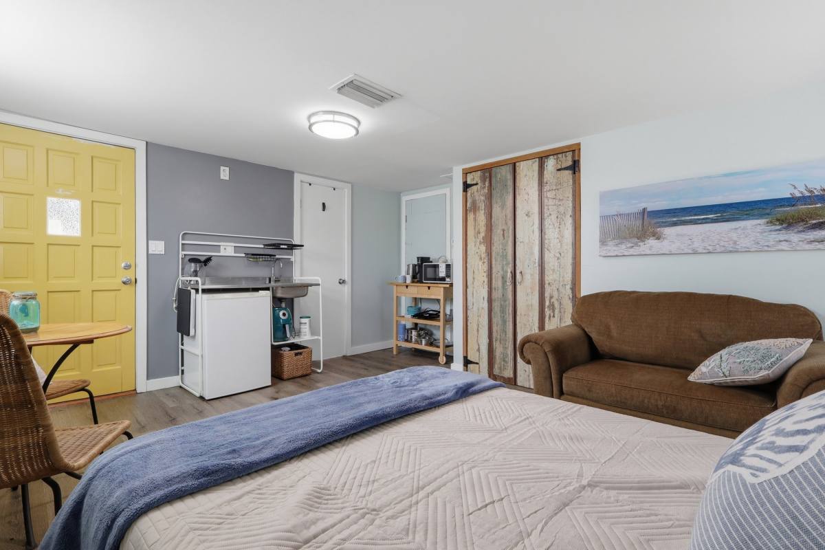 Apartment for rent at 587 Dixie Highway 1, Tarpon Springs, FL 34689