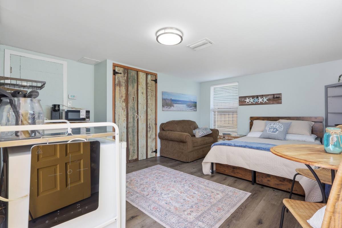 Apartment for rent at 587 Dixie Highway 1, Tarpon Springs, FL 34689