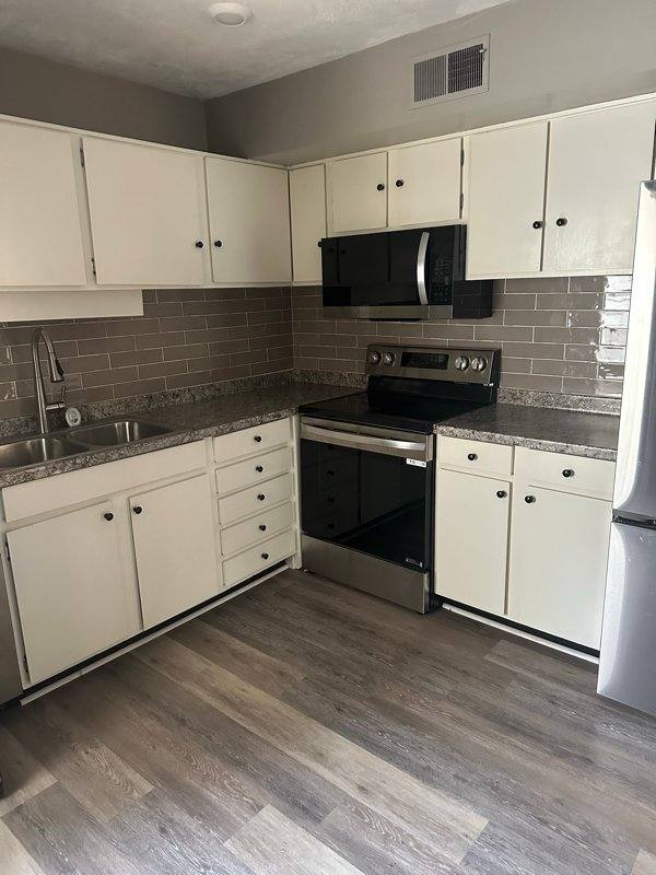 Apartment for rent at 925 Cleveland St #102, Greenville, SC 29601