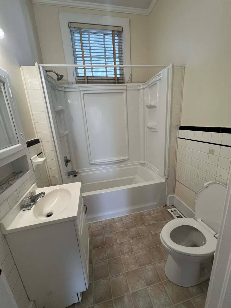 Apartment for rent at 233 College St #1, Macon, GA 31201