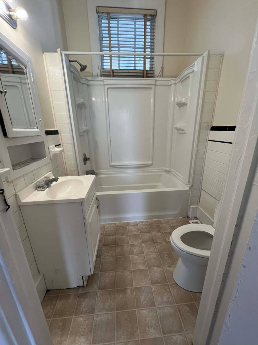 Apartment for rent at 233 College St #1, Macon, GA 31201