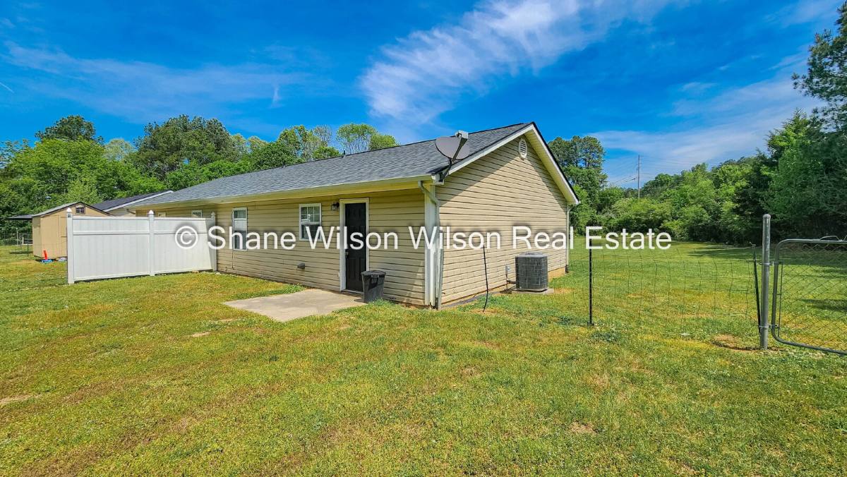 Apartment for rent at 37 Allison Dr, La Fayette, GA 30728