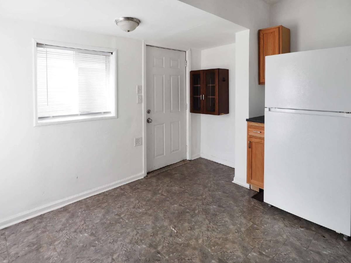 Apartment for rent at 690 York Ave #1, Saint Paul, MN 55106