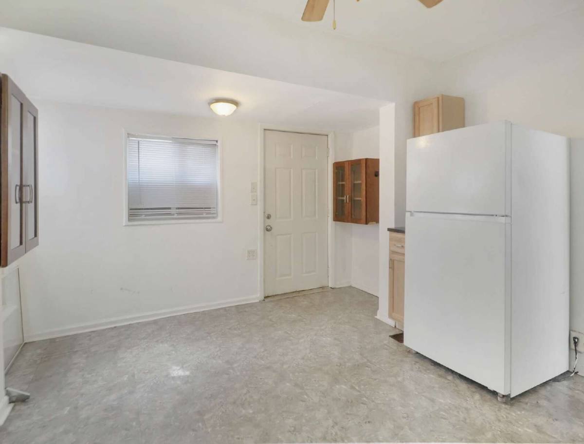 Apartment for rent at 690 York Ave #1, Saint Paul, MN 55106