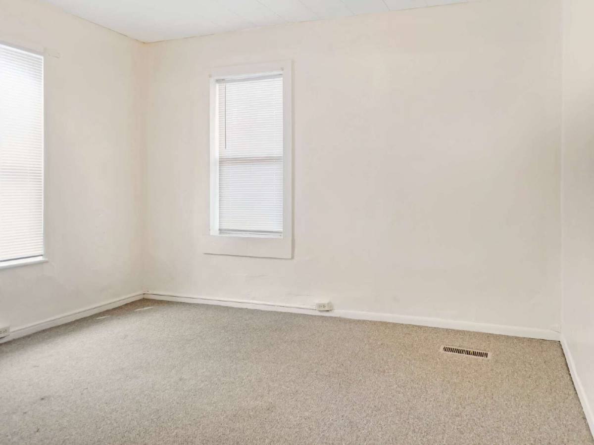 Apartment for rent at 690 York Ave #1, Saint Paul, MN 55106